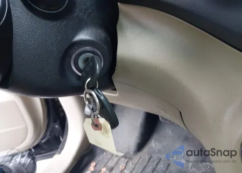 2013 Toyota Highlander Se V6 z USA, uszkodzony, nr VIN 5TDBK3EH2DS200383